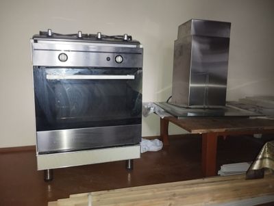 Газ плита и вытяжка