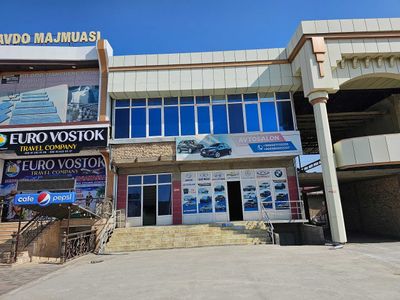 Noturar bino orqa hovlisi bilan sotiladi.