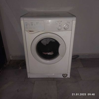 Продаю стиральную машину INDESIT