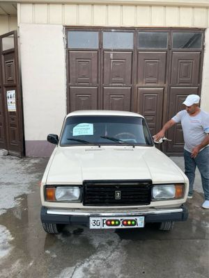 Vaz 2107 sotiladi 2.200$ ozgina kelishamiz