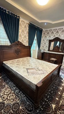 Шикарный комплект из очень хорошего дерева.