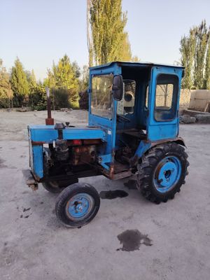 traktor sotiladi