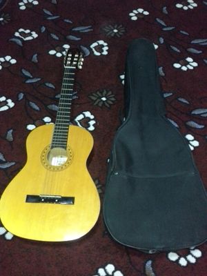 Gitara sotiladi B/U
