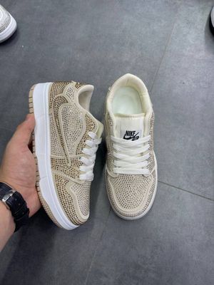 кросовки Nike