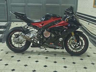 BMW S 1000RR sotiladi
