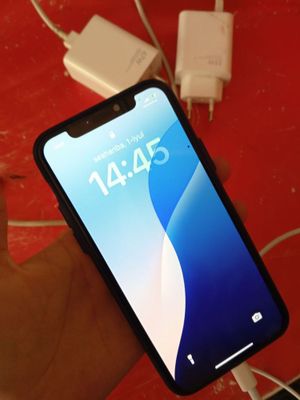 Iphone 11 pro sotiladi xotira 64 hech joyi alishmagan face id ishlayd