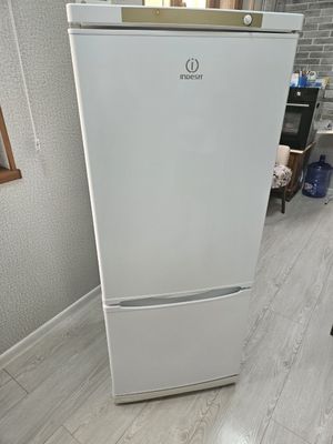 Holadilnik indesit