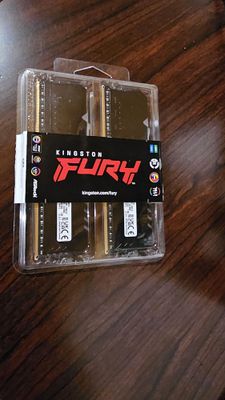 Оперативная память Kingston Fury 2x16gb 3600 32gb как новий (2x8gb]