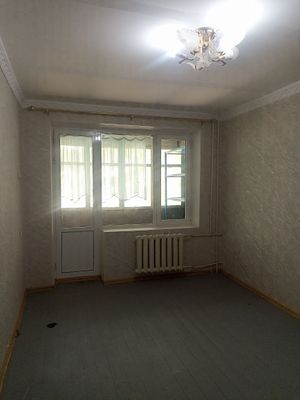 Навоий шахрида 13 мактаб олдида 2 хонали квартира ижарага