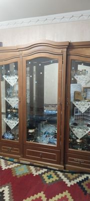 Продается сервант+трюмо