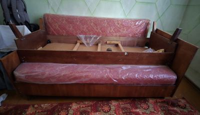 Продаётся 2 кровати с матрасами