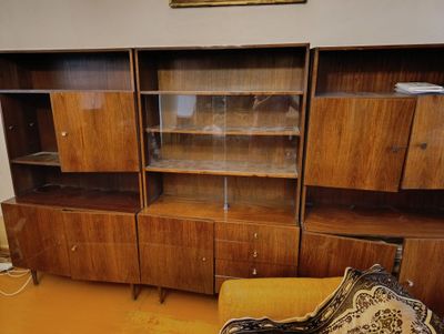 Срочно!Продам большой сервант, Болгария,чистое дерево