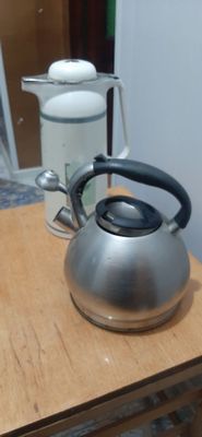 Чайник металлические в отличном состоянии.продаю дёшево 50.000 сум.