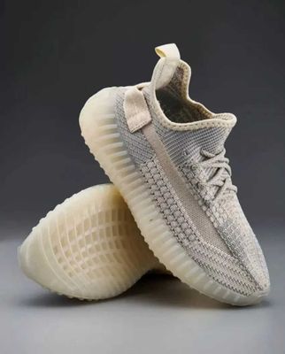 Кросовки Yezzy-иззи