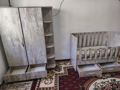 Болалар мебели сотилади шкаф ва краватчаси краватчада йотилмаган