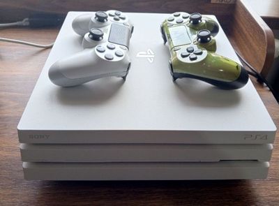 Продается playstation 4 pro