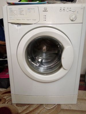Продаётся стир.машина Indesit 5кг в раб.состояни.