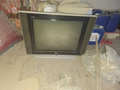 Телевизор LG.рабочий.в хорошем состояние большой и тяжёлый