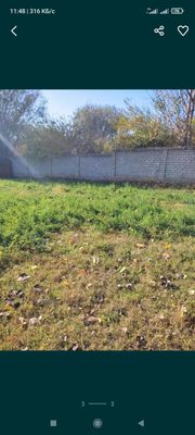Зангиота бўзсув ботир маҳаласида 24 сотхли 2 хона уйи бор атрофи ўрала