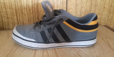 Продаются кеды кроссовки adidas.