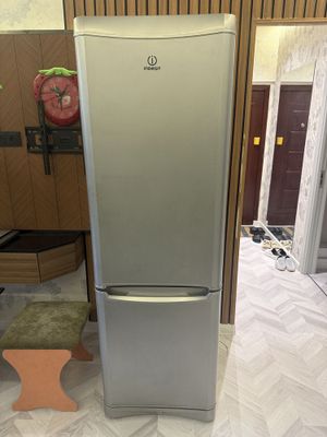 Продается холодильник в хорошем состоянии модель indesit
