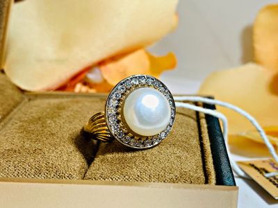 золотое кольцо с бриллиантами и натуральным камнем – Жемчуг
