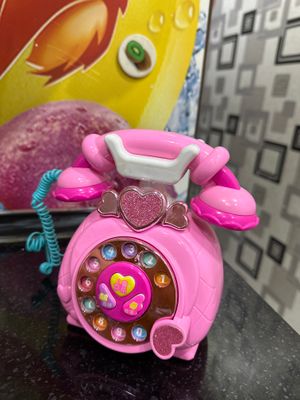 Oʻyinchoq telifon batari bilan ishlaydi