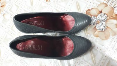 СРОЧНО ПРОДАЮТСЯ Женские туфли итальянской фирмы LORIBLU