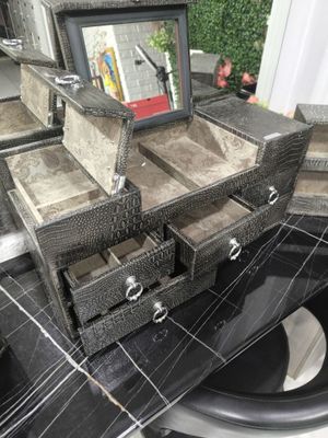 Большой органайзер для косметики и украшений