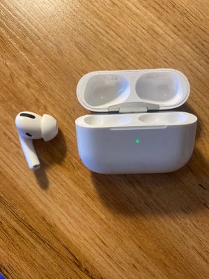 AirPods Pro (оригинал) — кейс + левый наушник