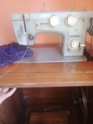 holati yaxshi 9000 ming tikib turgan moshina