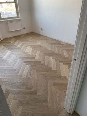 Установка художественного паркета, шлифовка, рестоврация паркета.