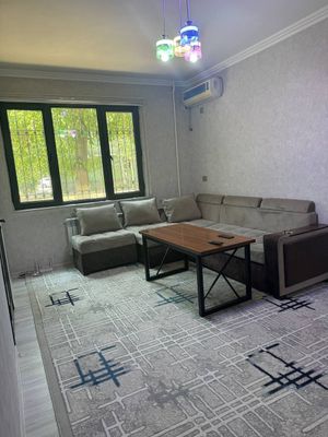 Чиланзар 3 Продам 1этаж 1 комнатную Эстимед