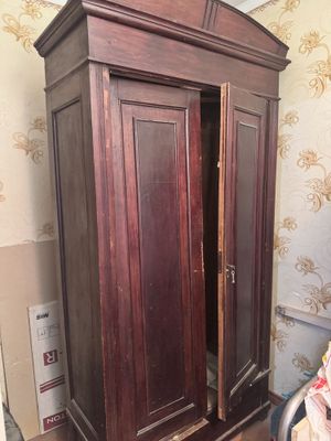 Продаётся стариный шкаф