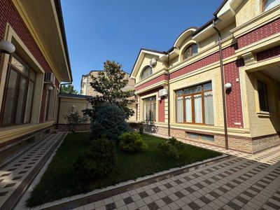 Простор, сауна и бассейн — идеальный дом в Домбрабаде