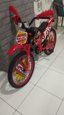 Mustang nomli velik