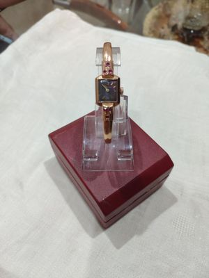 Продаются золотые часы