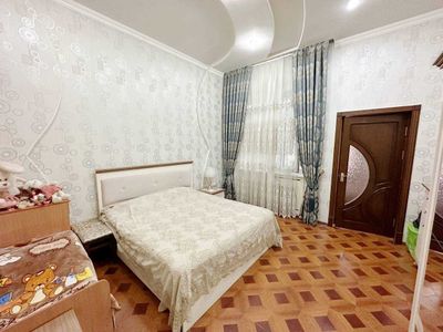 OQ UY maxallada Uchastka 5 xona chiroyli uyi bilan sotiladi