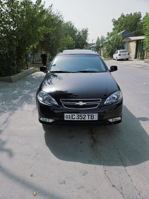 Lacetti sotiladi
