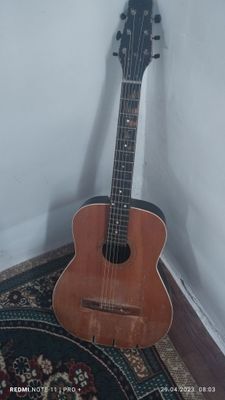 Gitara satiladi jagdayi jaqsi