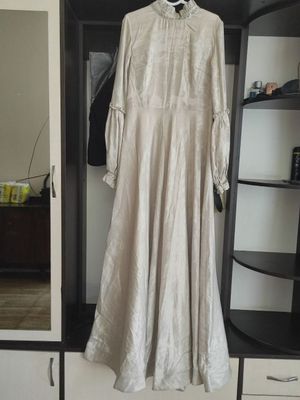 Vecherniy koylak abaya ichidan kiyilsa juda chiroyli turadi