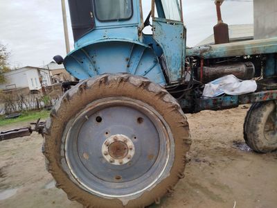 Traktor komplekt sotiladi