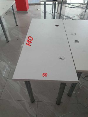 Стол для работы, в офисе / дома