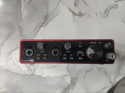 Звуковая карта Scarlet Focusrite 2i2