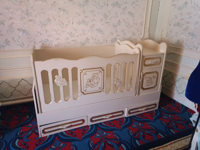 Срочно продаю, Кроватка детская с полками