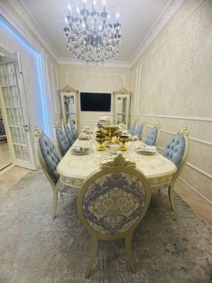 Продается Комплект Стола, Стульев и Пеналов в идеальном состоянии