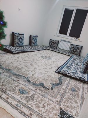 Kvartira ishlaydigan yoki o'qiydigan odamlarni qo'yaman.