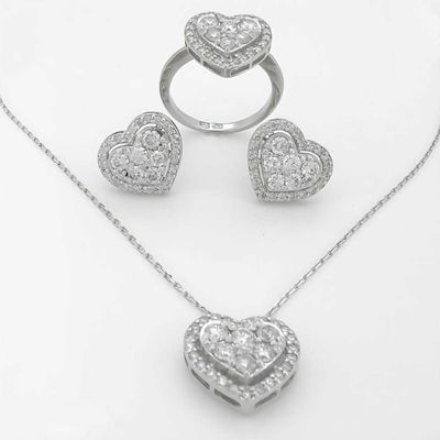 Золотой комплект (750 пробы) с бриллиантами