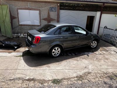 Продается автомобиль жентра в хорошем состоянии, срочно торг есть 9989