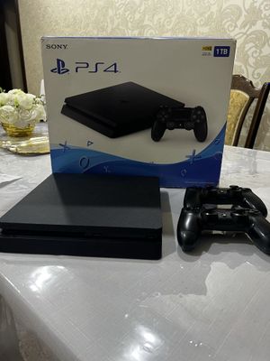 Playstation 4 slim 1 TB